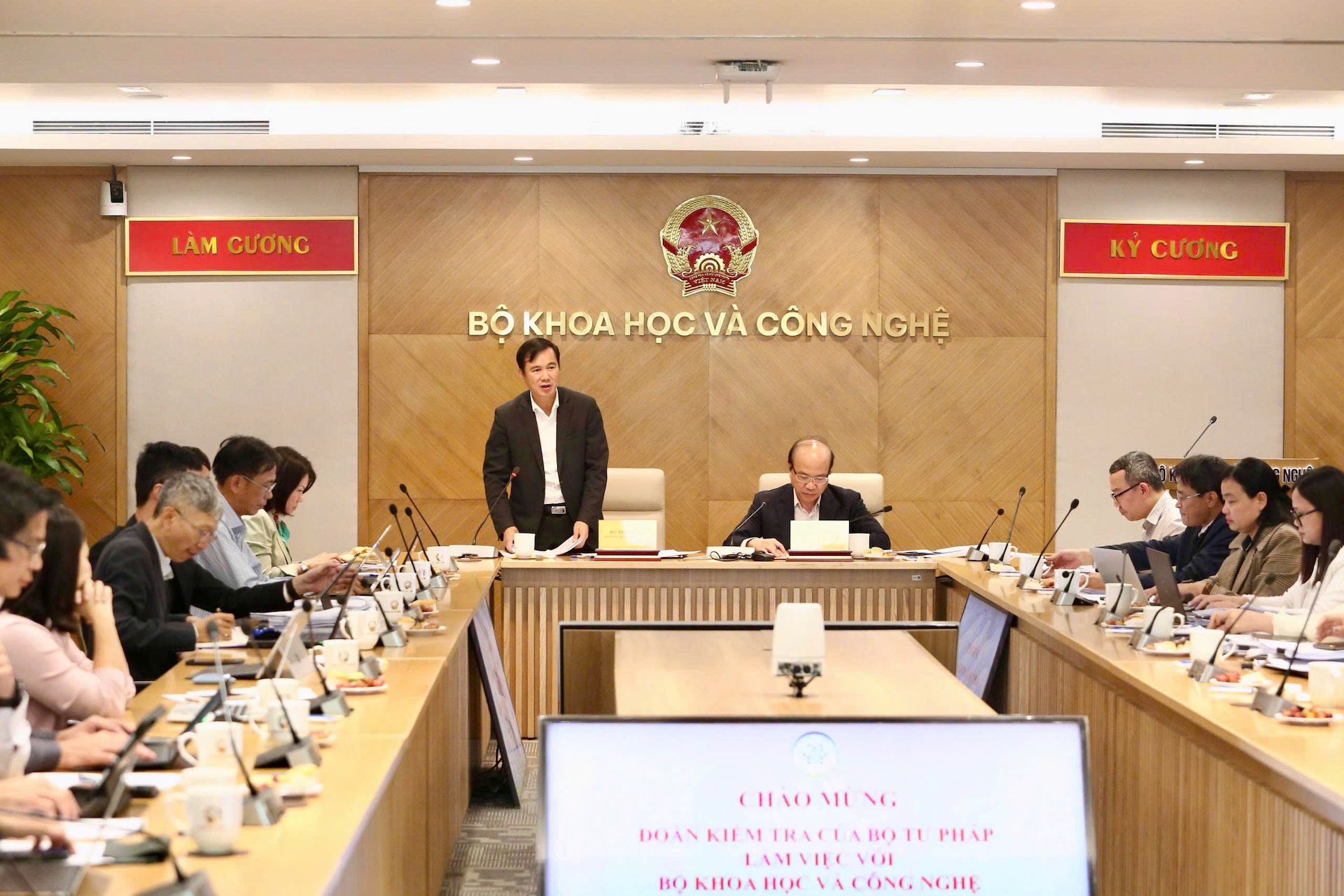 Kiểm tra, rà soát, hệ thống hóa văn bản quy phạm pháp luật tại Bộ Khoa học và Công nghệ